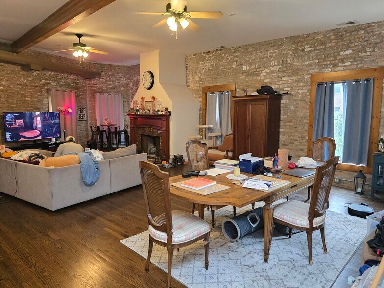 More Photos Of 4263 Lincoln Ave, Chicago Restaurant For Sale