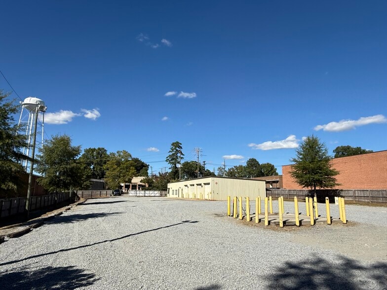 More Photos Of 448 Springbrook Rd, Charlotte Warehouse For Lease