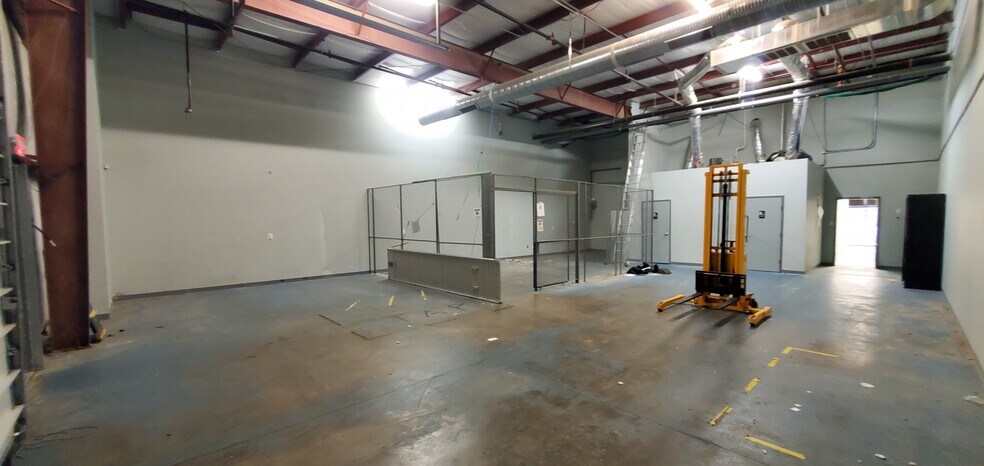 More Photos Of 3619 Richmond Hwy, Stafford Light Distribution For Sale