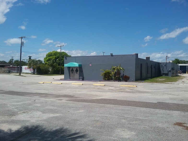 More Photos Of 644 King St, Cocoa Restaurant For Sale