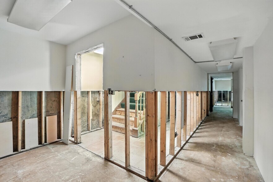 More Photos Of 32-34 W Burlington Ave, Westmont Office For Sale