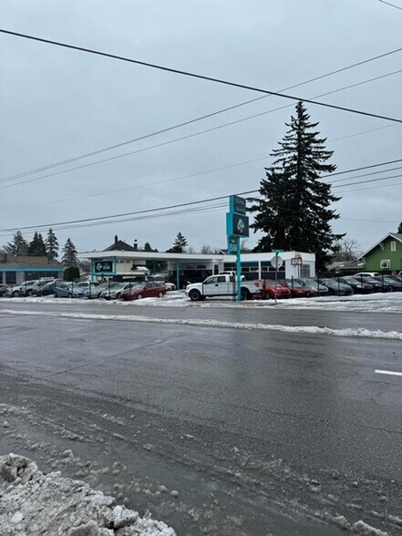 Primary Photo Of 6410 NE Sandy Blvd, Portland Auto Dealership For Sale