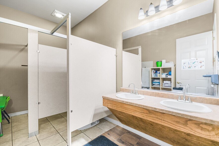 More Photos Of 14235 Blanco Rd, San Antonio Office For Sale