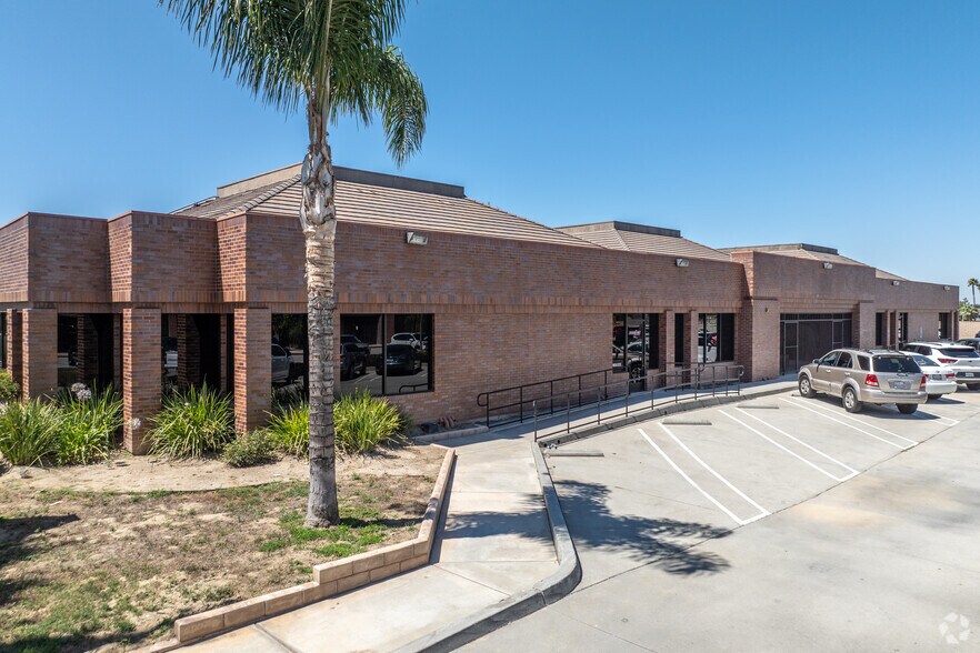 More Photos Of 901 S State St, Hemet Office For Lease