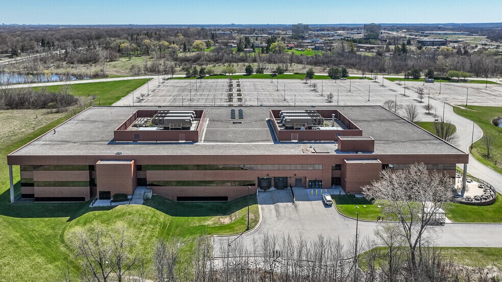 More Photos Of 11000 W Lake Park Dr, Milwaukee Office For Sale