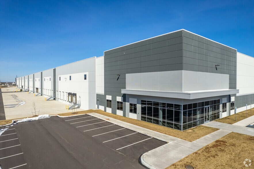 Primary Photo Of 101 Commerce Dr, Hazleton Distribution For Lease