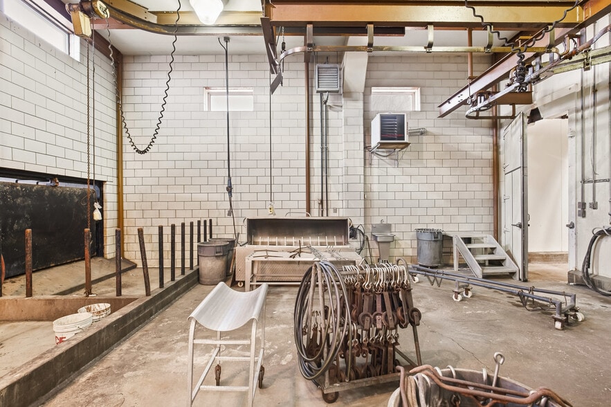 More Photos Of 1908 Water Level Rd, Somerset Specialty For Sale