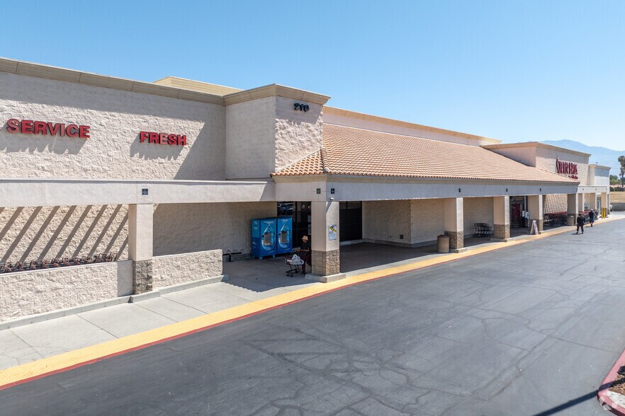 More Photos Of 210 E Stetson Ave, Hemet Supermarket For Lease