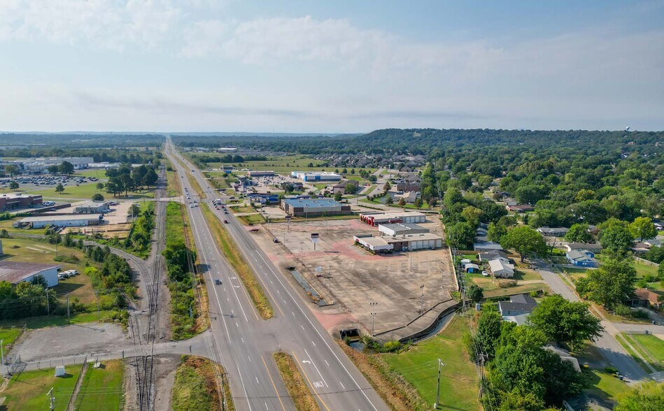 More Photos Of 8200 S US-71 Hwy, Fort Smith Auto Dealership For Sale