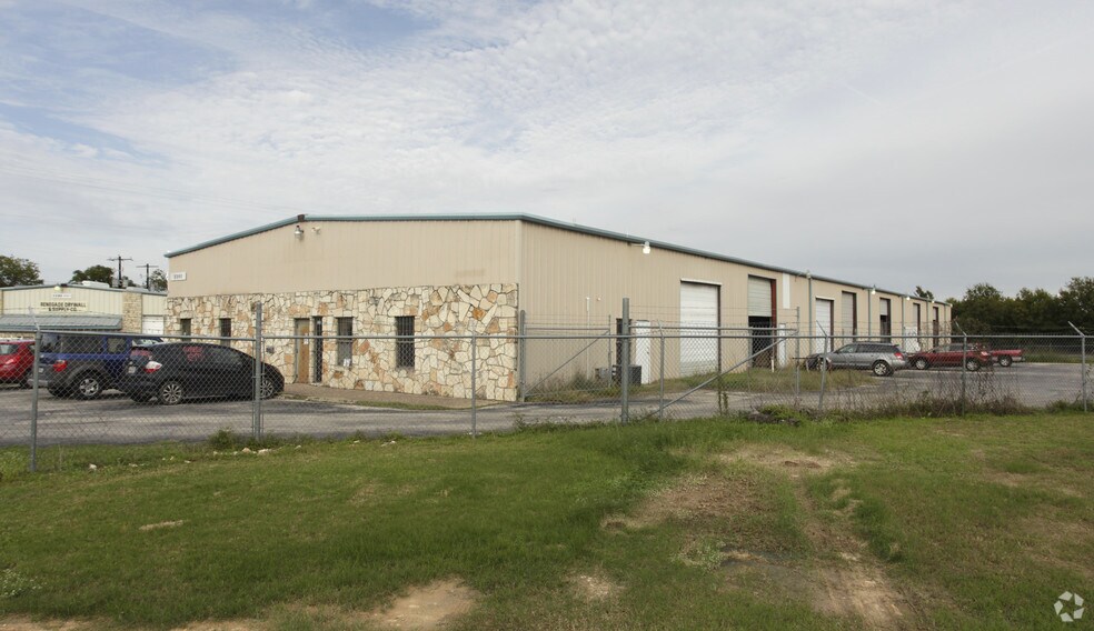 Primary Photo Of 1101 Regal Row, Austin Warehouse For Lease