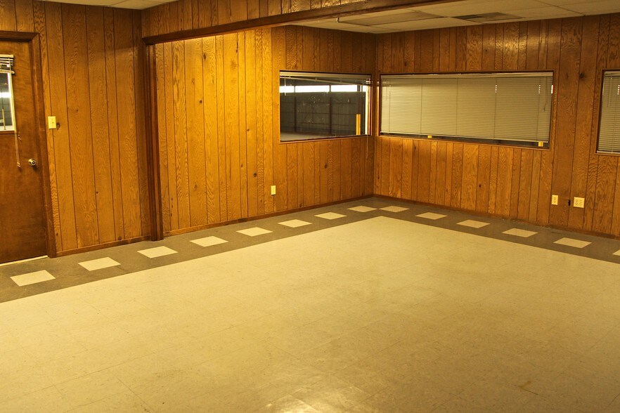 More Photos Of 715 W Pike St, Weslaco Warehouse For Sale