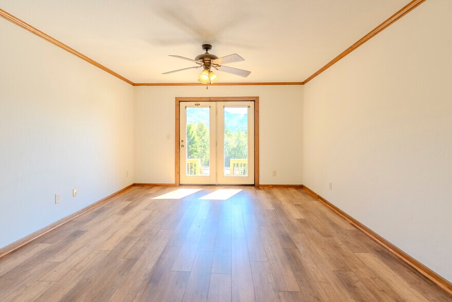 More Photos Of 8356 Sylva Rd, Franklin Office For Sale