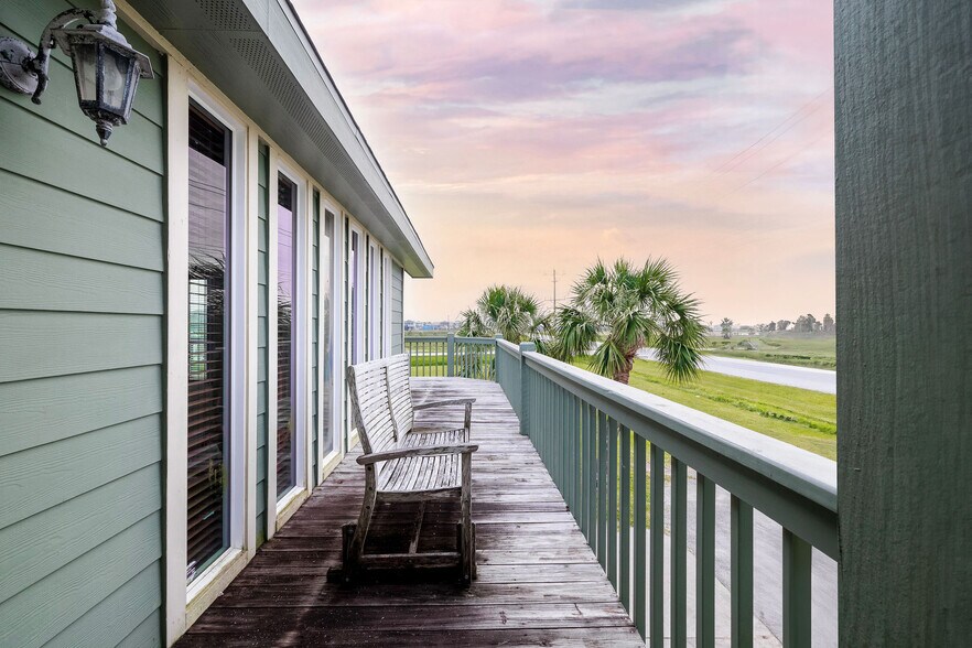 More Photos Of 3120 Hwy 87, Crystal Beach Office Residential For Sale