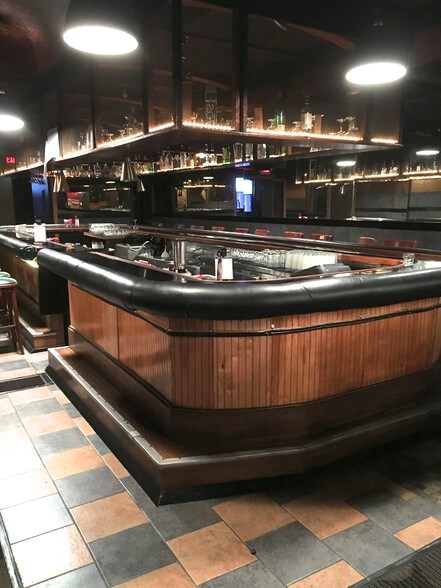 More Photos Of 304-308 N Burdick St, Kalamazoo Bar For Sale