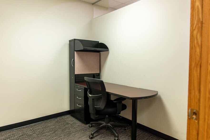 More Photos Of 11820-11830 Nicholas St, Omaha Office For Lease