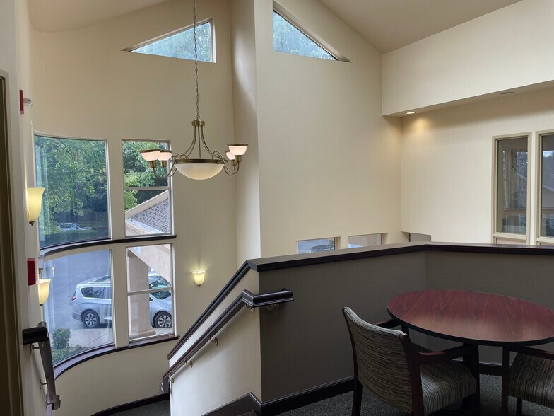 More Photos Of 1125 Darlene Ln, Eugene Medical For Lease