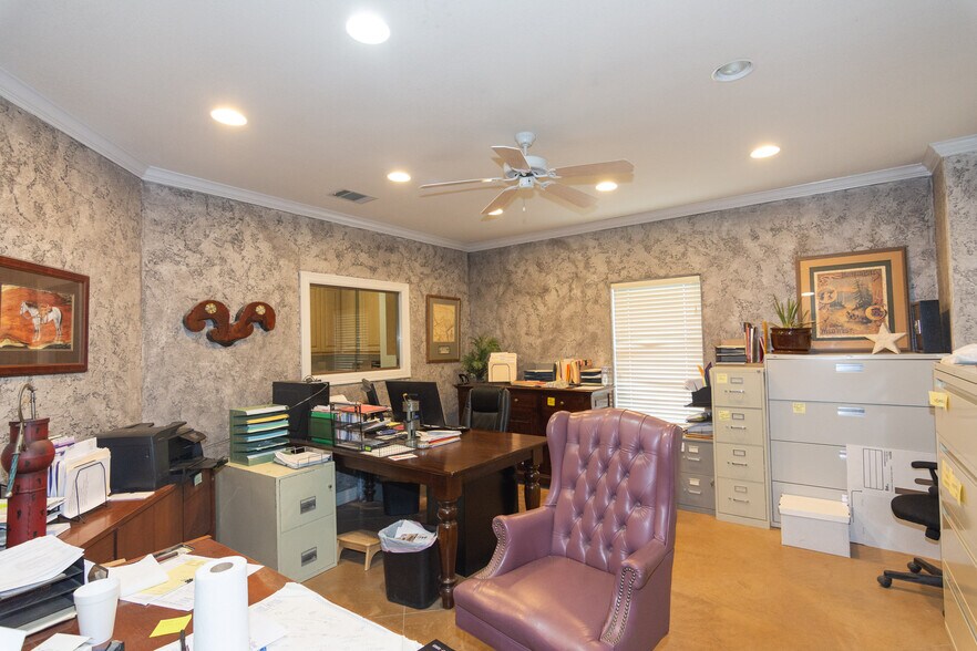 More Photos Of 2520 W Highway 290, Dripping Springs Light Manufacturing For Sale