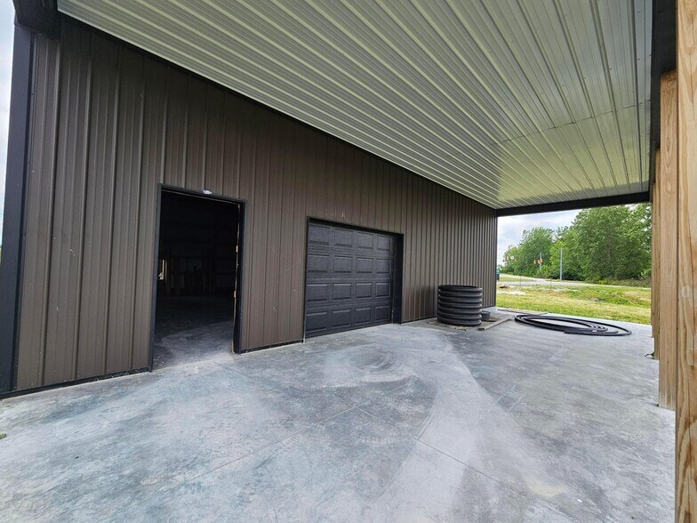 More Photos Of 10260 Carr Rd, Jeffersonville General Retail For Sale