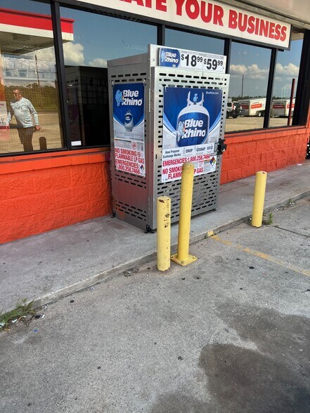 More Photos Of 6373 FM 1442, Orange Service Station For Sale