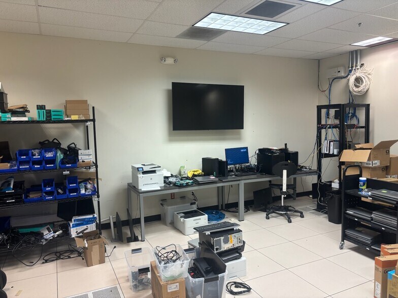 More Photos Of 63056 NE Lower Meadow Dr, Bend Light Distribution For Lease