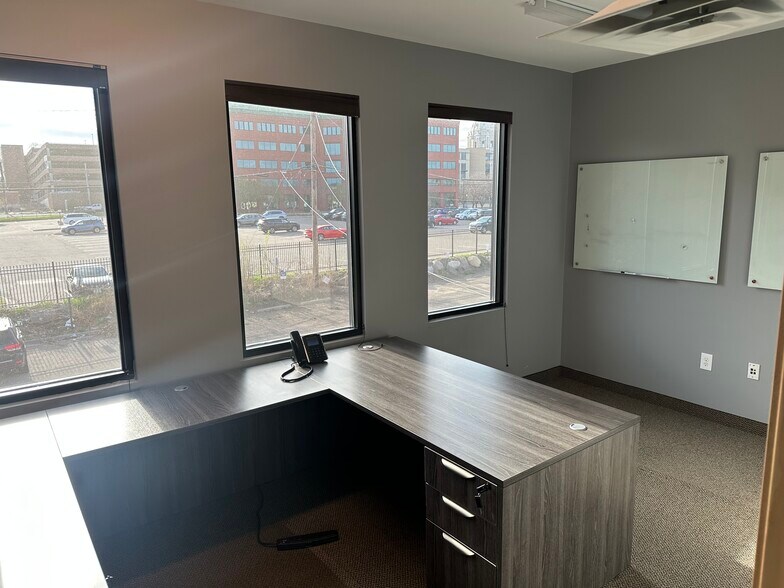 More Photos Of 546 Rice St, Saint Paul Office For Sale