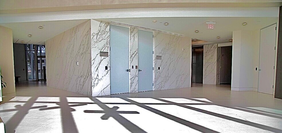 More Photos Of 396 W Greens Rd, Houston Office For Sale