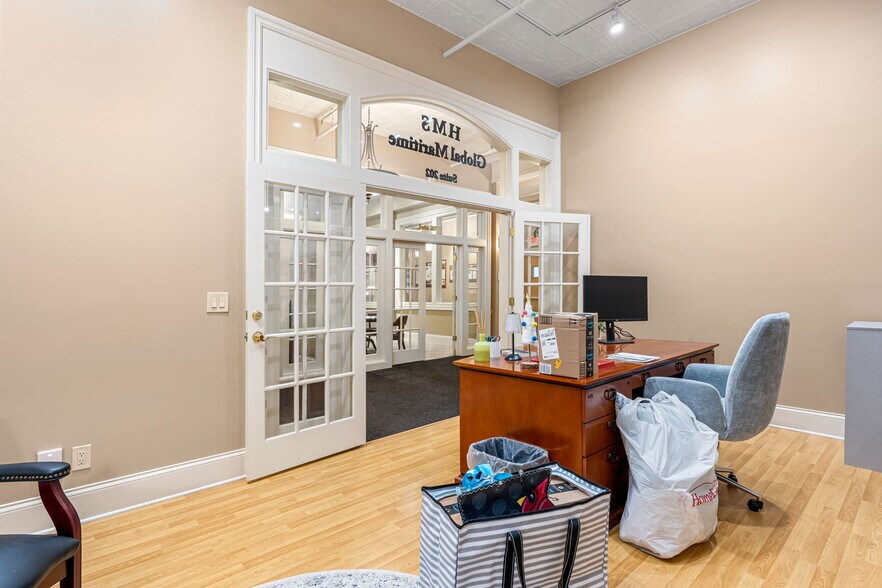 More Photos Of 222 Pearl St, New Albany Office Residential For Lease