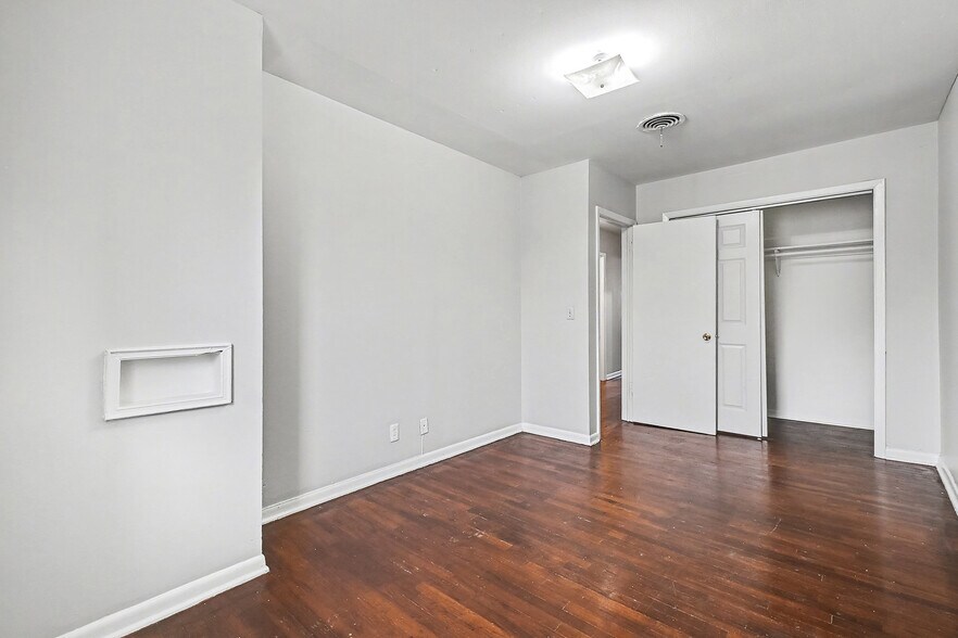 More Photos Of 2416 S 16th St, Omaha Apartments For Sale