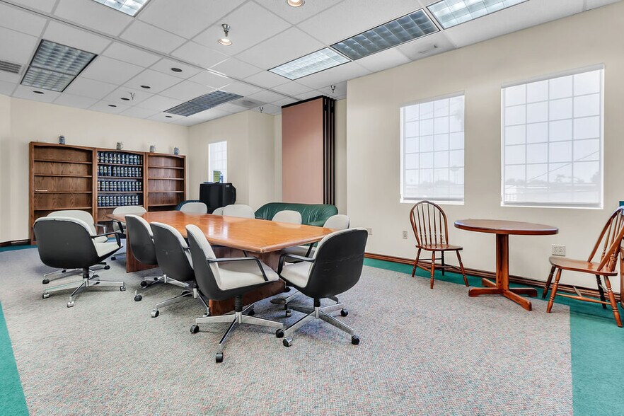 More Photos Of 16600 Woodruff Ave, Bellflower Medical For Sale