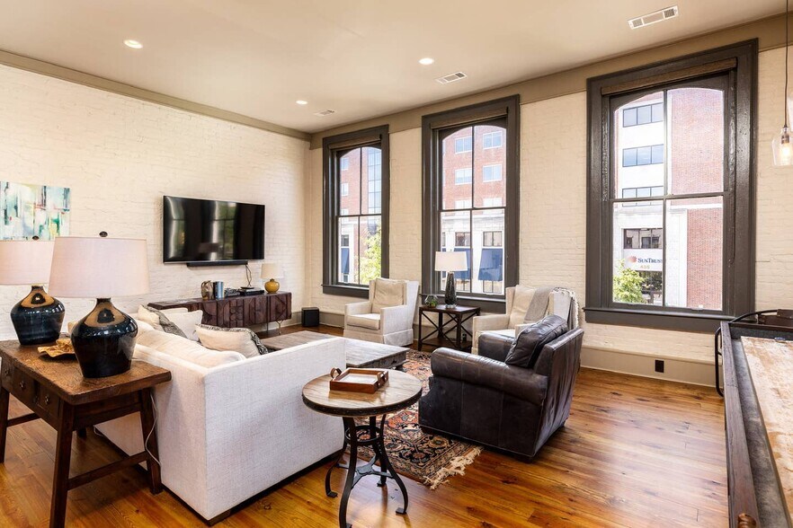 More Photos Of 428-432 2nd St, Macon Storefront Retail Residential For Sale