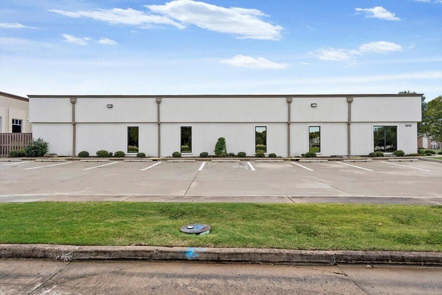 More Photos Of 1015 W Ithica St, Broken Arrow Office For Sale