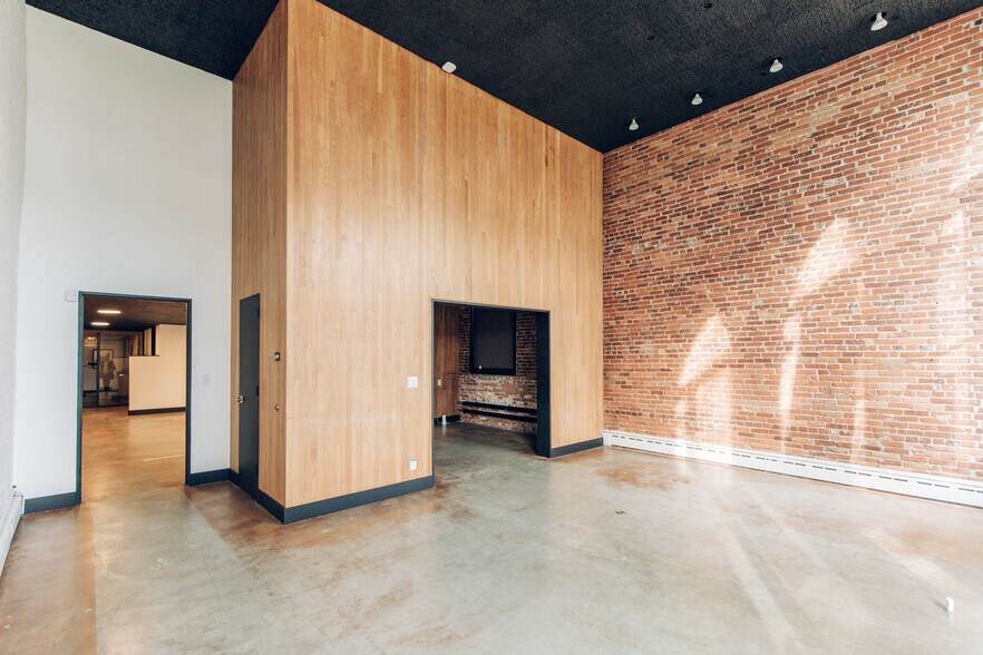 More Photos Of 10 SW Ash St, Portland Office For Lease