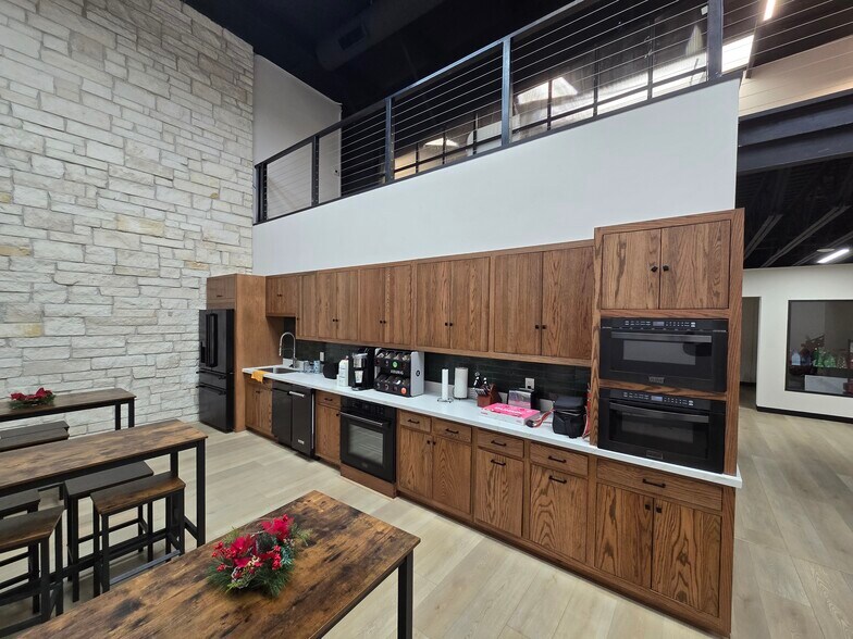 More Photos Of 1041 Eastside Rd, El Paso Warehouse For Sale