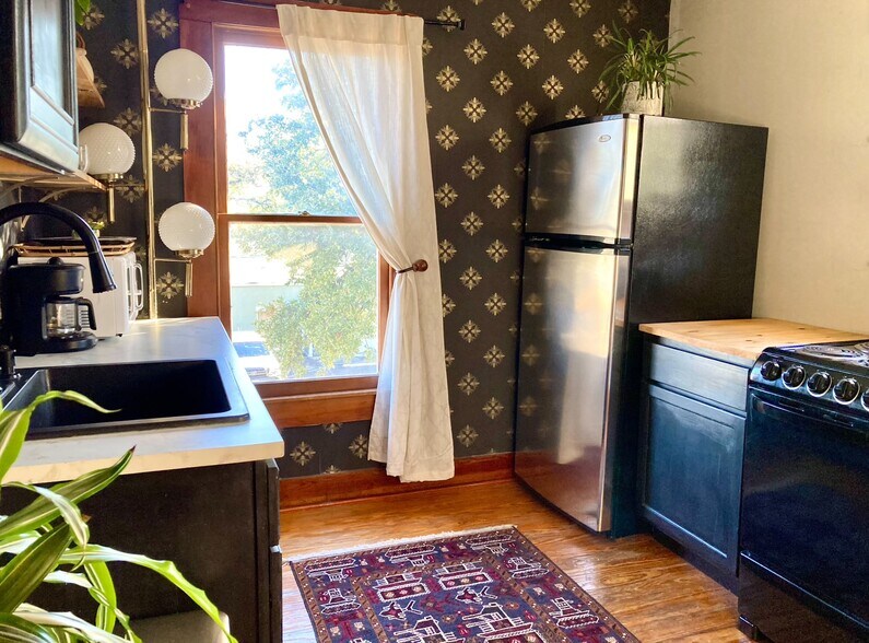 More Photos Of 215 N Comanche St, San Marcos Storefront Retail Office For Sale