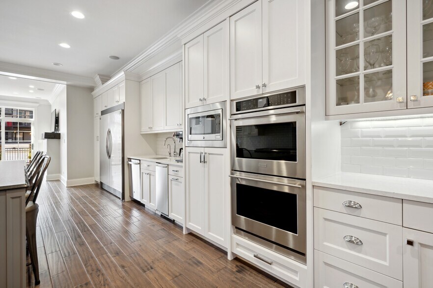 More Photos Of 1428 N Cleveland Ave, Chicago Hospitality For Sale