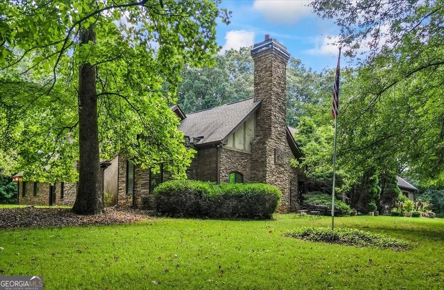 More Photos Of 3000 Cathedral Pl, Decatur Movie Radio TVStudio For Sale