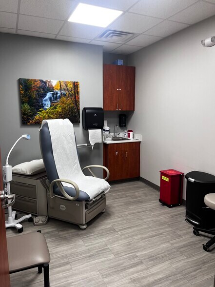 More Photos Of 5024 Hunter Rd, Ooltewah Storefront Retail Office For Sale