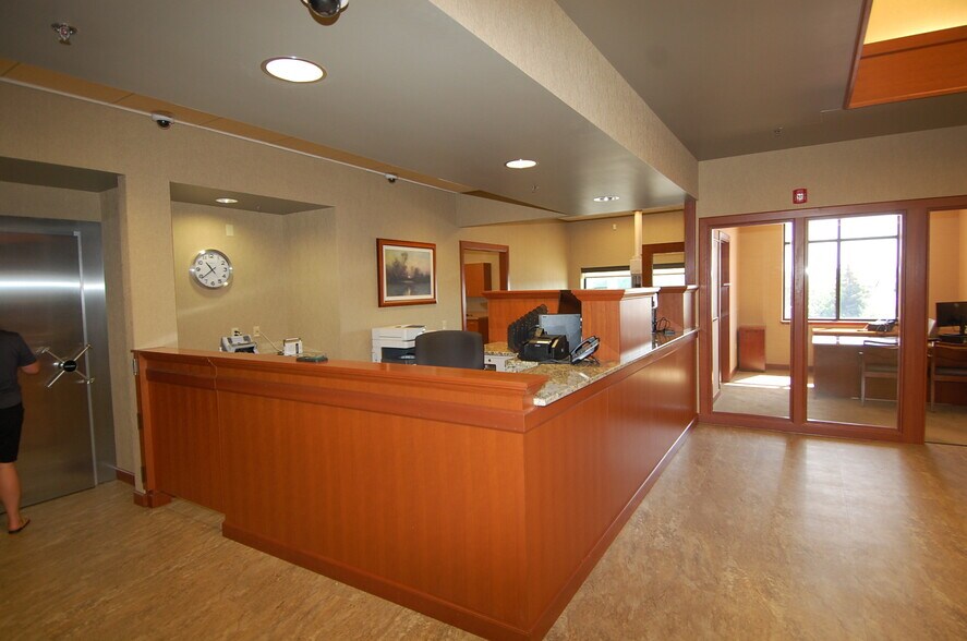More Photos Of 640 Highway 1 W, Iowa City Office For Sale