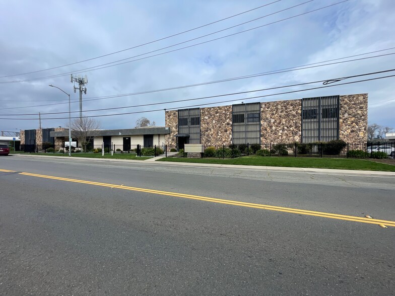 More Photos Of 3325-3327 Longview Dr, Sacramento Warehouse For Lease