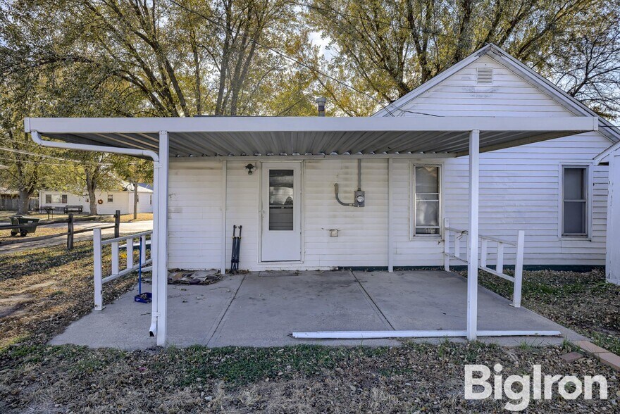 More Photos Of 130 S 5th St, Hebron Apartments For Sale