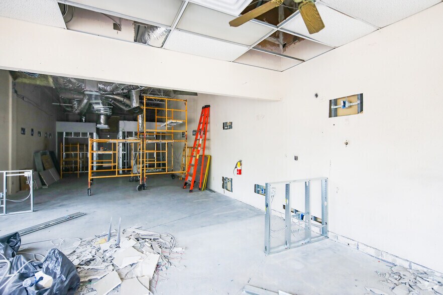 More Photos Of 2810-3016 54th Ave S, Saint Petersburg Unknown For Lease