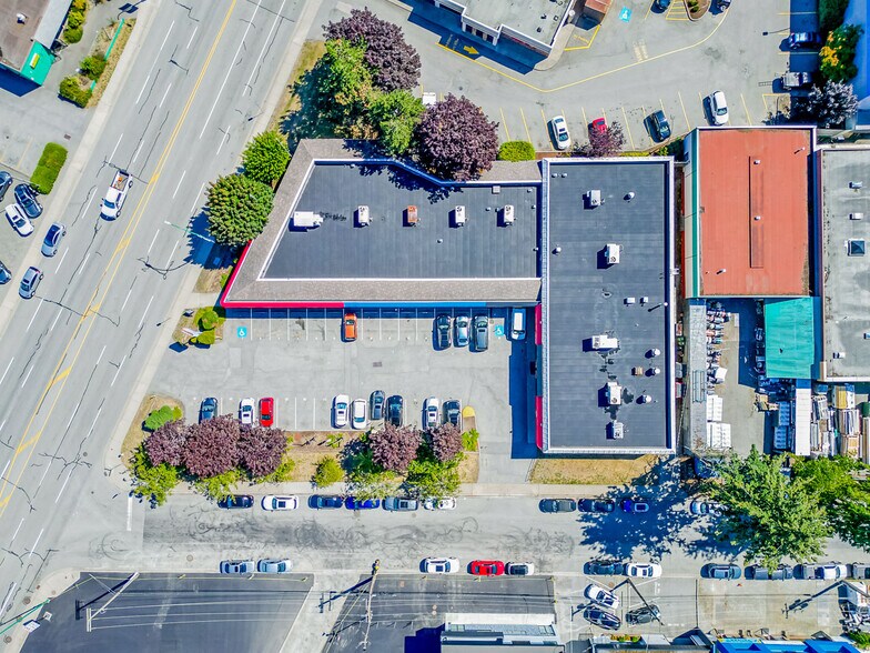 More Photos Of 5900-5912 Kingsway, Burnaby Service Station For Lease