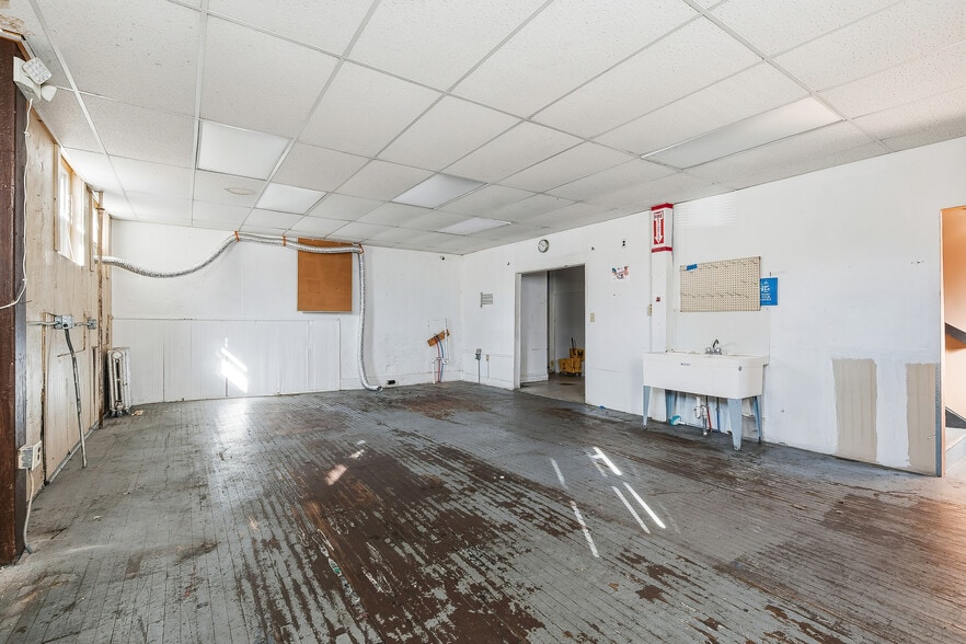 More Photos Of 8 W Olive St, Scranton Office For Sale