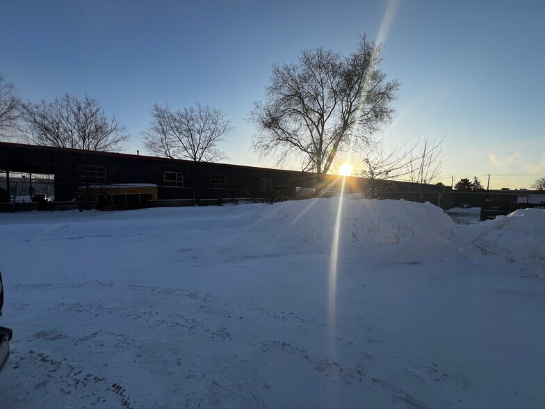 More Photos Of 1001-1007 Flint Rd, Toronto Warehouse For Lease