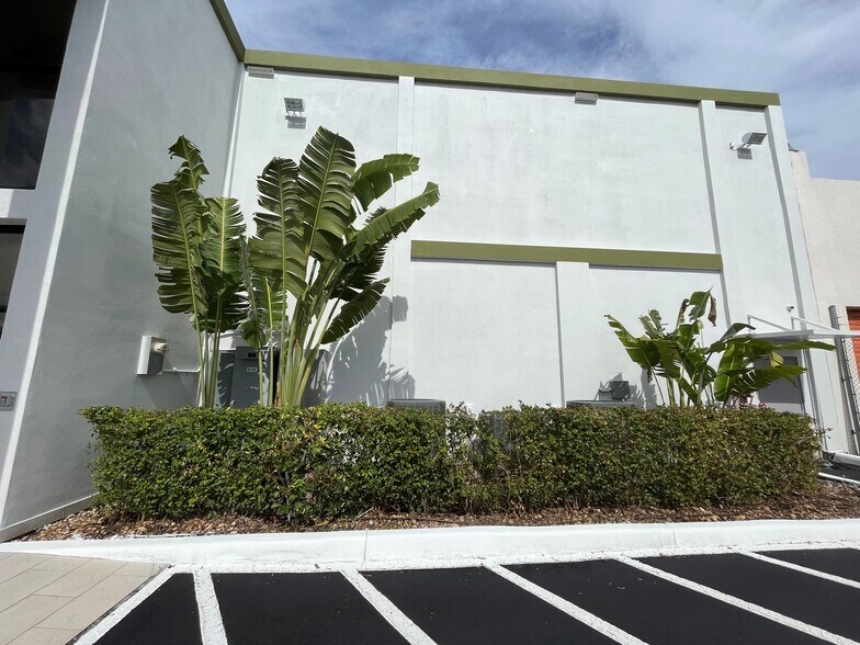 More Photos Of 7045 NW 46th St, Miami Warehouse For Lease