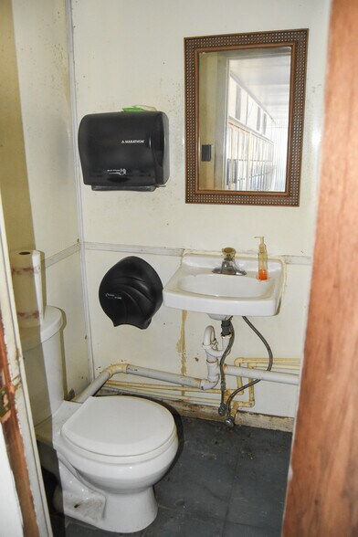 More Photos Of 51940 Highway 77, Talladega Convenience Store For Sale