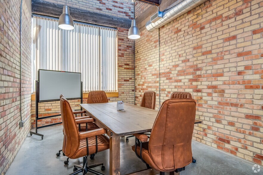 More Photos Of 118 S Adams St, Green Bay Coworking Space