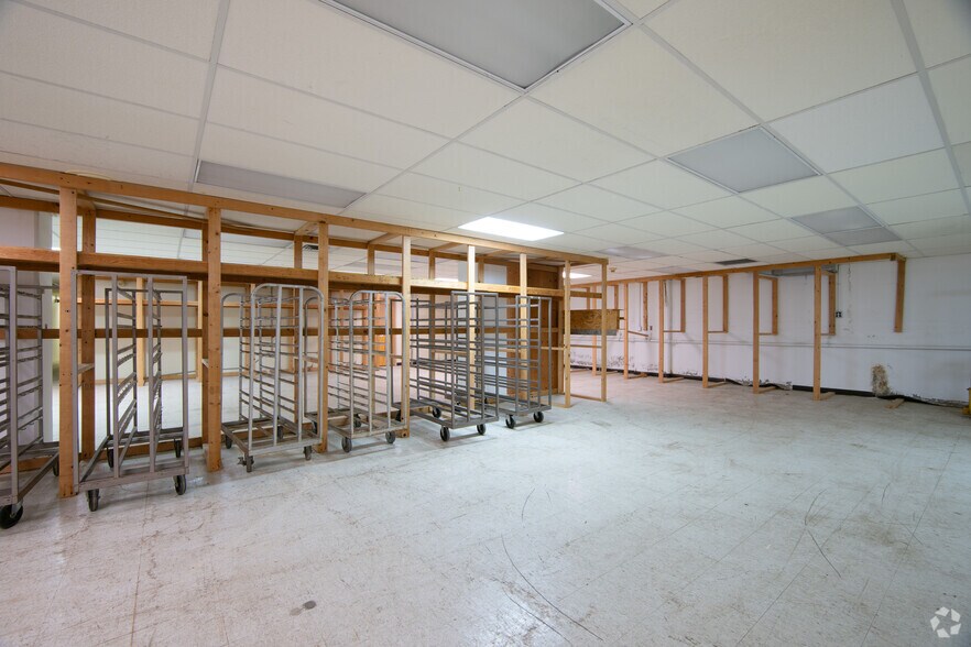 More Photos Of 400 West Ave, Rochester Flex For Sale