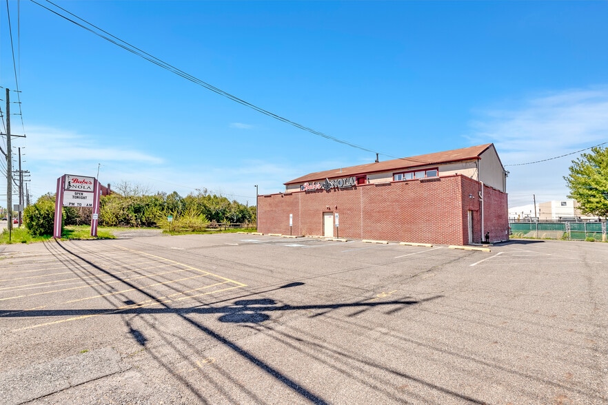 More Photos Of 1137 Bordentown Rd, Burlington Bar For Sale
