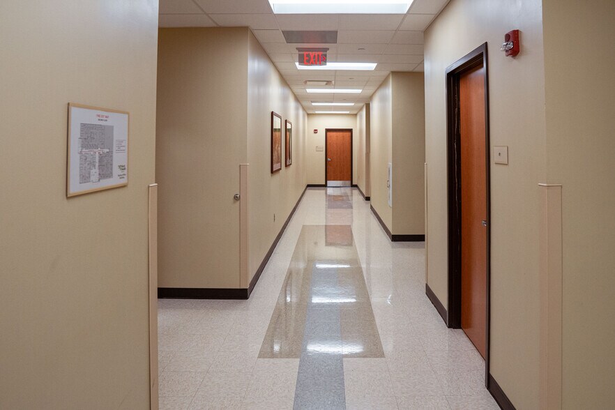 More Photos Of 163 River Oaks Dr, Canton Medical For Lease